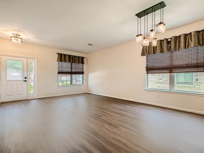 Photo - 21643 Manitou Falls Ln