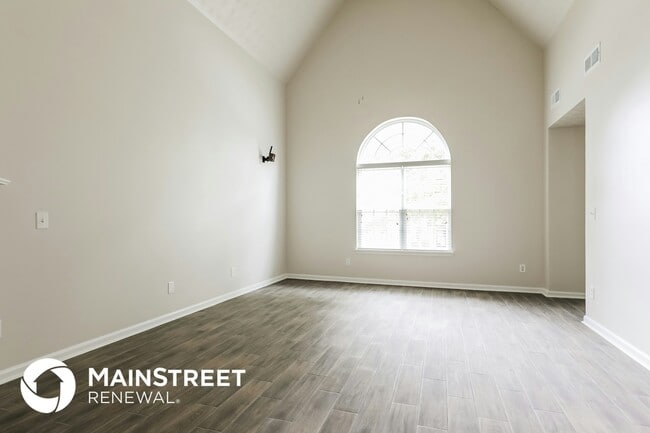 Photo - 477 Townsend Bend