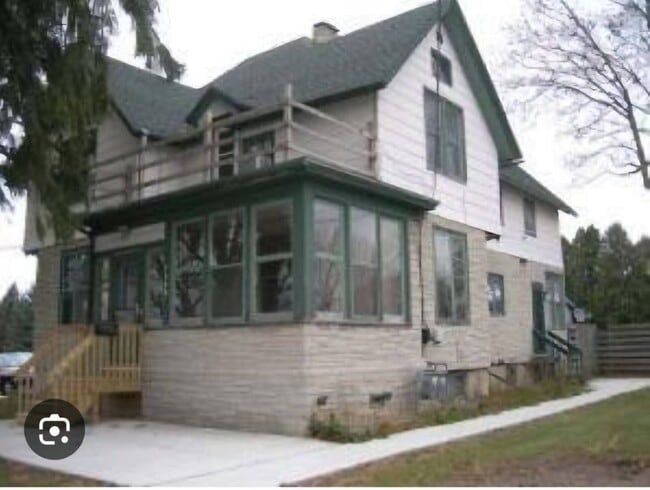 Building Photo - 1148 6th St Unit 2 upper