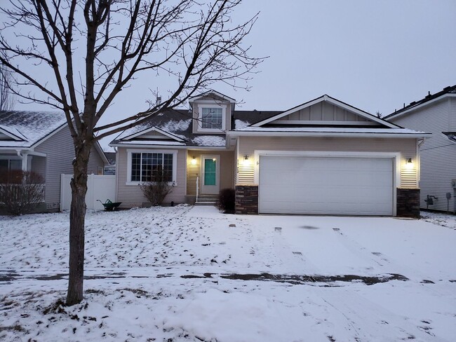 Beautiful 4 bedroom 3 bath home in Post Falls - Beautiful 4 bedroom 3 bath home in Post Falls