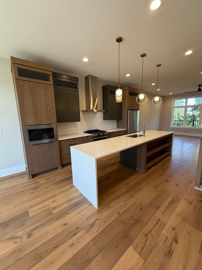 LUXURY Rooftop Terrace Townhome - LUXURY Rooftop Terrace Townhome