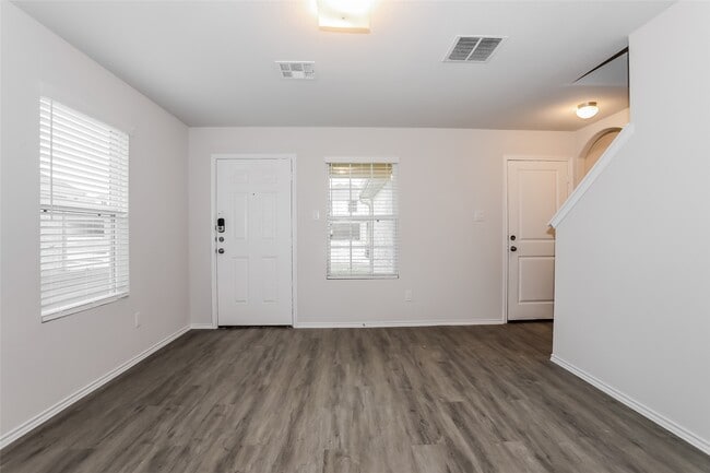 Photo - 411 Brushback Dr