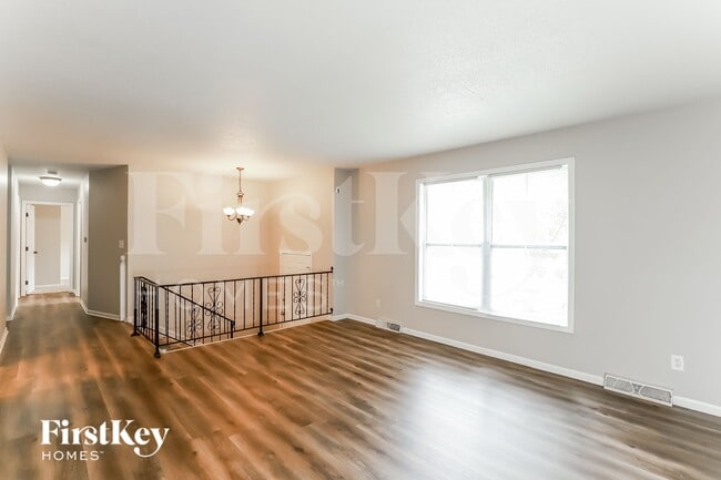 Photo - 5905 NW Whispering Oaks Ln