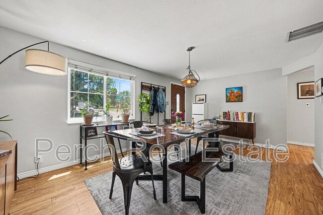 Photo - 1595 W Maple Ave
