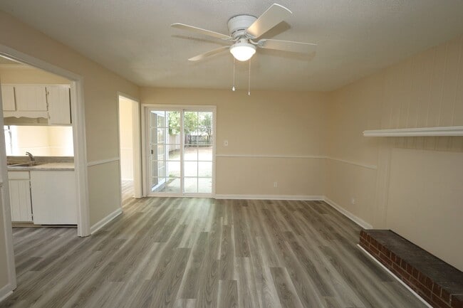Photo - 2820 Kirkwood Cir