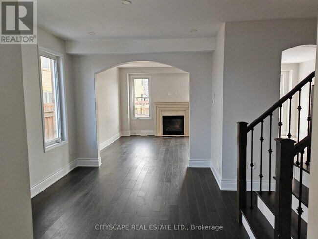 Photo - 228 Slingsby Landing