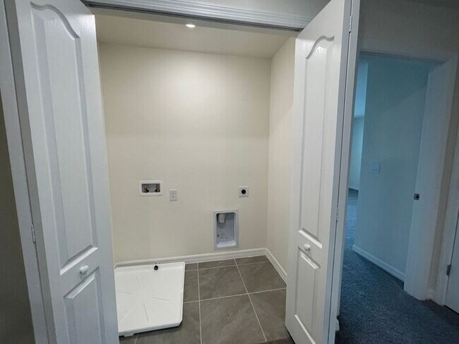 Beautiful, Newer 3/2.5 Apopka Townhome in Windrose!