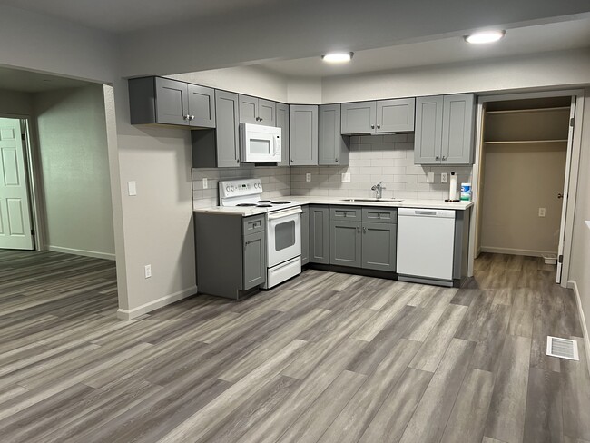 Building Photo - 424 Frontage Rd Unit 2 Rental