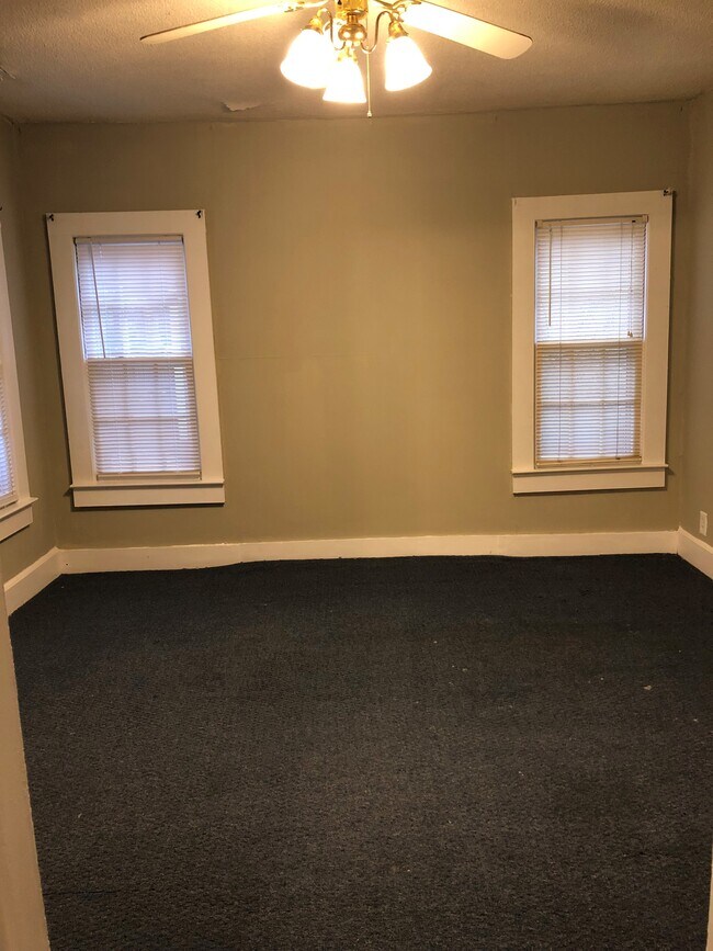 Photo - 716 Lucas St