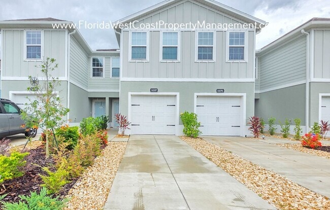 Building Photo - OUTSTANDING TOWNHOME IN LAKEWOOD RANCH! 3 ...