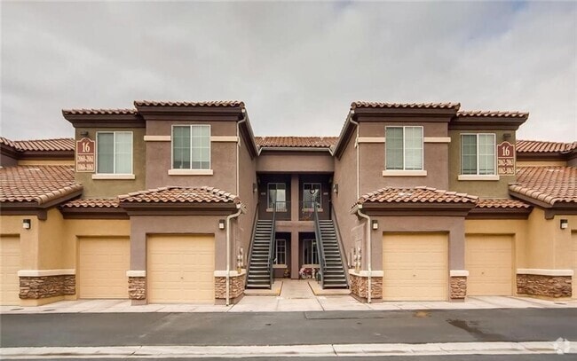 Building Photo - STUNNING GATED CONDO Unit 1061