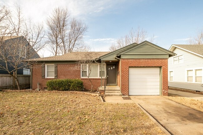 Building Photo - 3 Bedroom 1 Bath in Tulsa