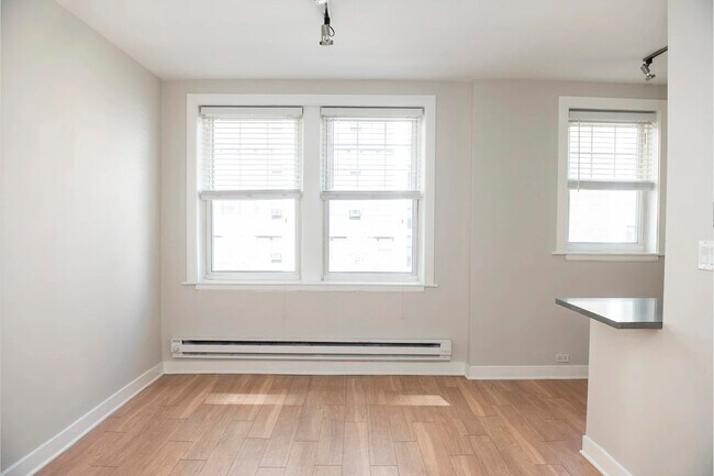 Photo - 517 W Belmont Ave Unit 42
