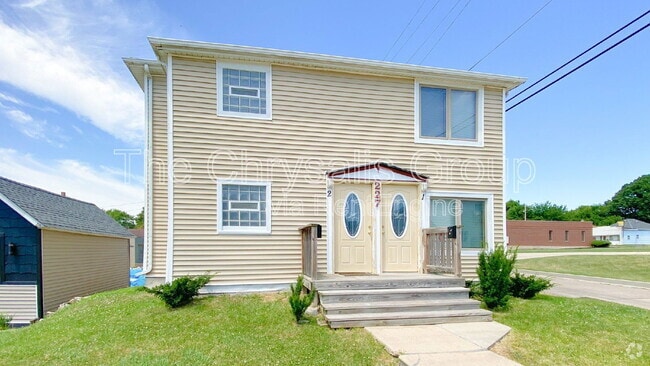 Building Photo - 227 Creve Coeur St Rental