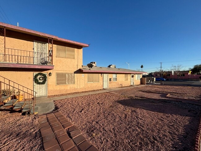 Building Photo - Charming 2Bed/1Bath ground floor apartment located in Northern/Central part of Las Vegas