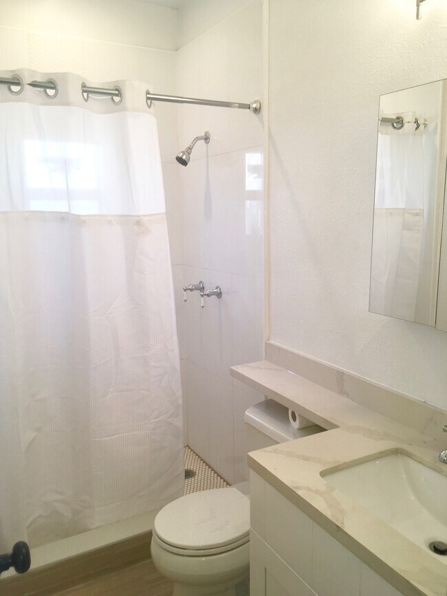 Photo - 521 NE 70th St