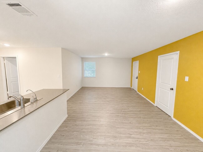 Photo - LOVELY 3 BEDROOM 2 BATH HOME WITH EASY ACCESS TO DOWNTOWN & BROOKS CITY BASE FEATURING OUTDOOR AC...