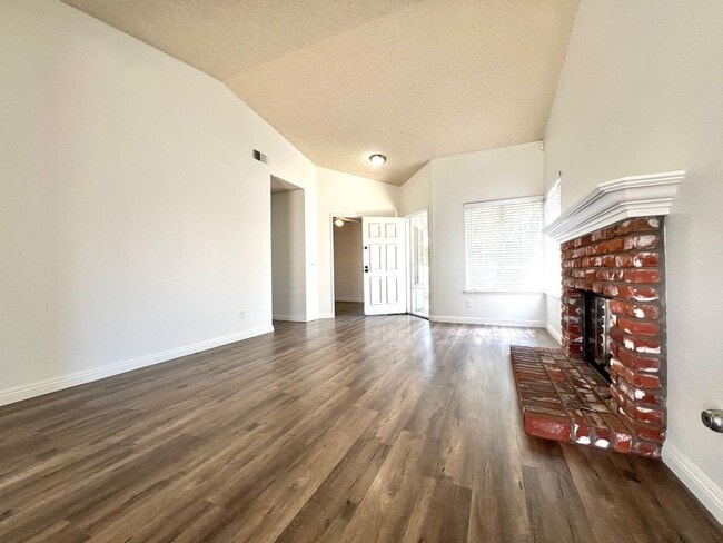 Photo - Charming Single story 3bed /2 bath newly renovated home