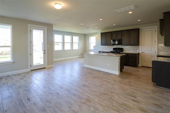 Photo - 124 Free Stone Dr