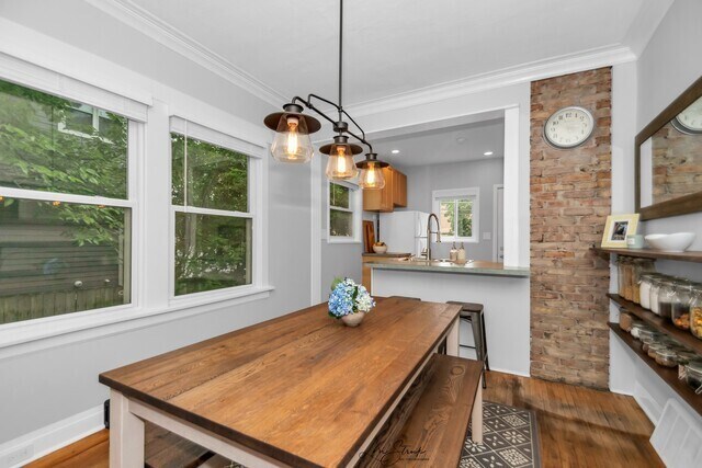 Photo - 204 E Burlington St