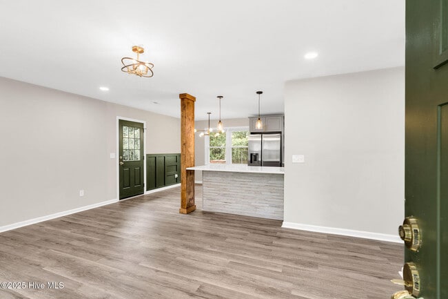 Photo - 114 Candlewood Dr