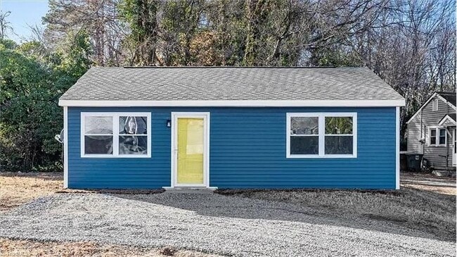 Building Photo - 1501 Earl Dr