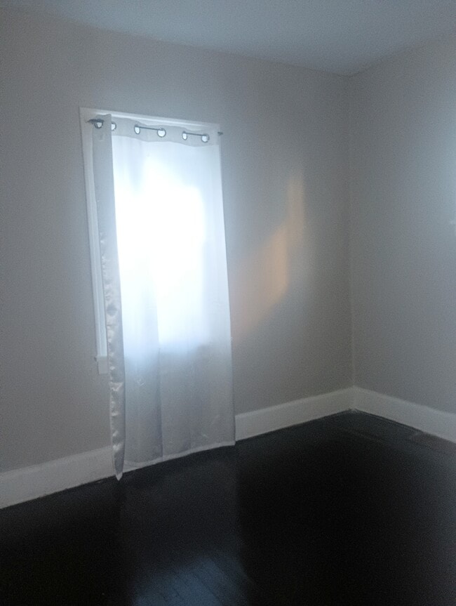 Building Photo - 9909 Dunlap Ave