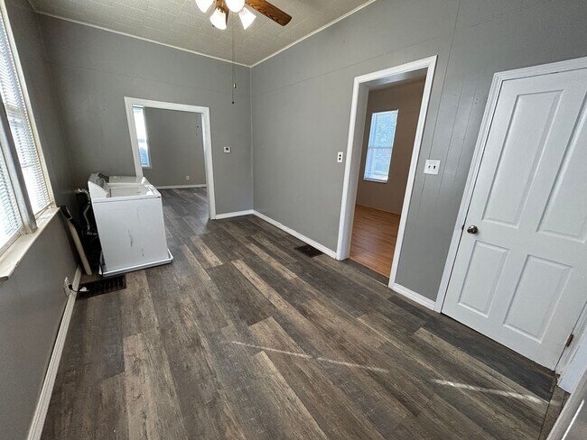 Photo - Nice-sized 3-bedroom 1-bath home with a la...