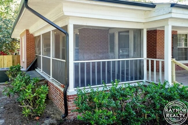 Photo - 223 S Main St