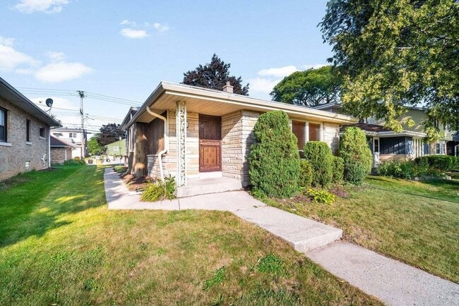 Photo - 4321 N 99th St