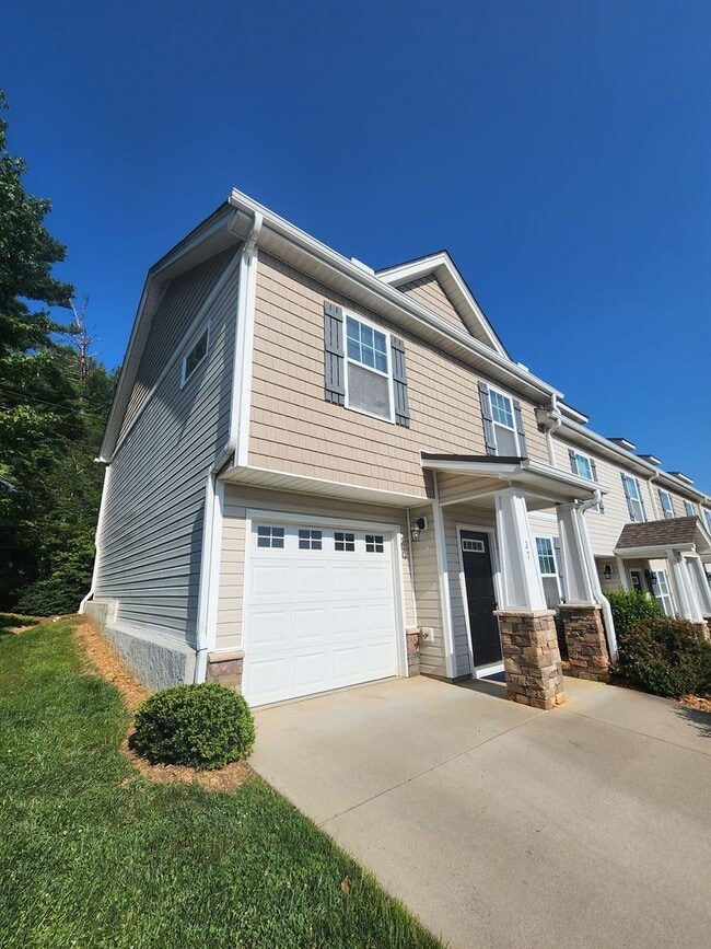 Photo - COMING SOON!!! Weaverville Townhouse-End U...