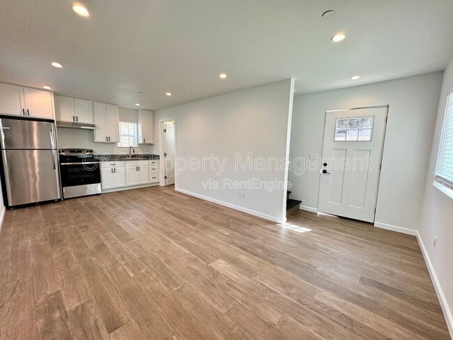 Building Photo - 1268 Prospect St Unit B