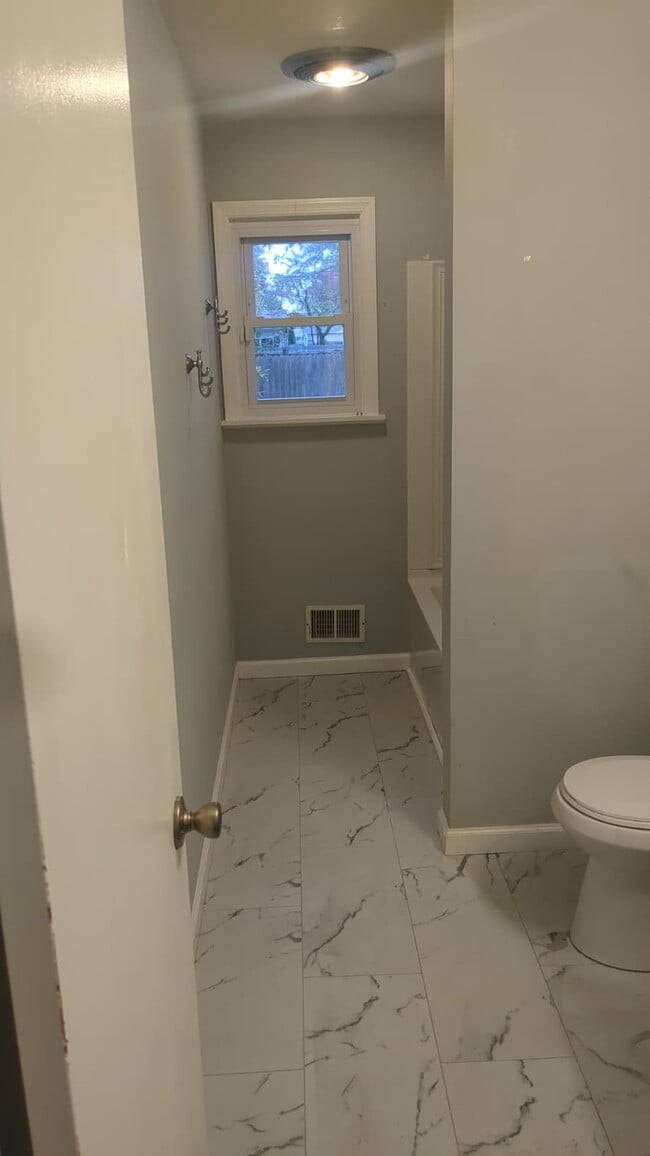 Photo - 1441 Broadway Blvd