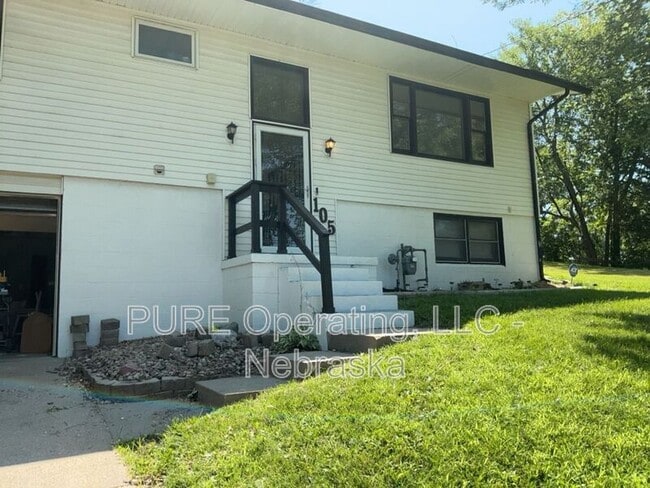 Photo - 105 N Elm St