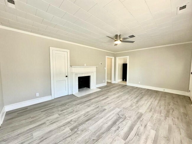 Photo - 1827 McLean Rd