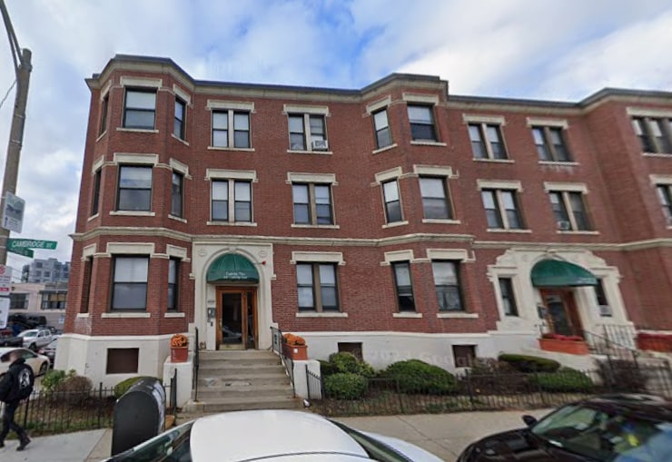 Photo - 441 Cambridge St