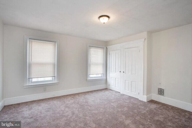 Photo - 5 Bedroms 1&1/2 Bathroom