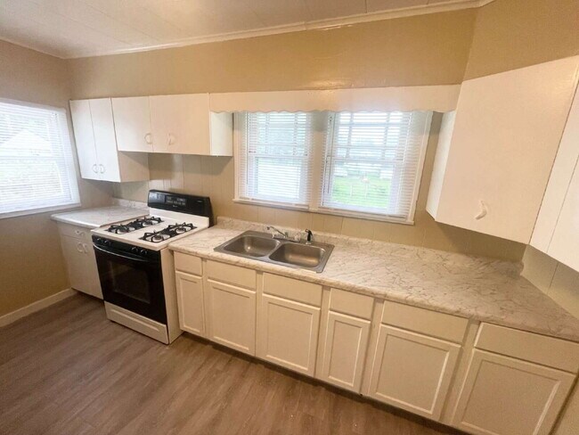 Photo - 3 Bedroom less than a mile from University of Indianapolis