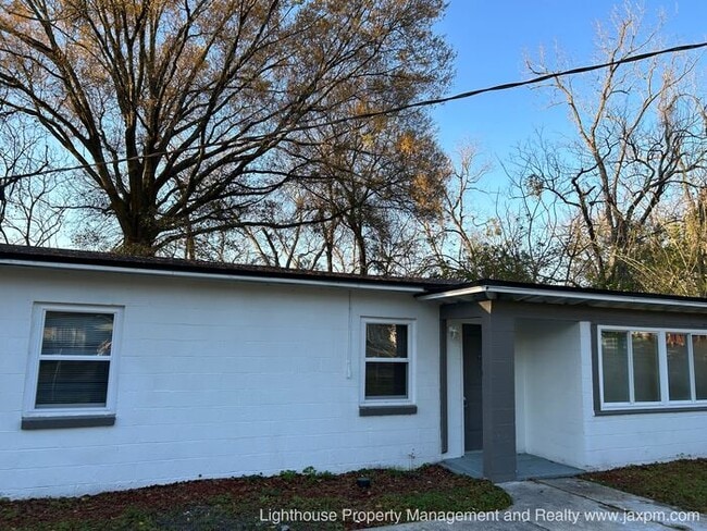 Beautiful 5 Bedroom Home With Modern Updates Throughout