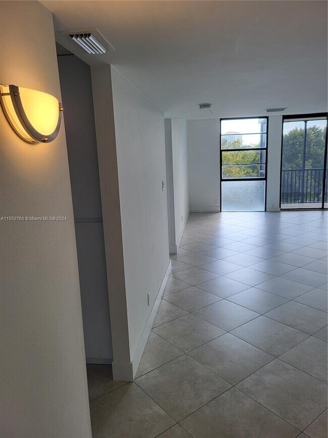 3401 N Country Club Dr Condo Condo for Rent in Aventura, FL