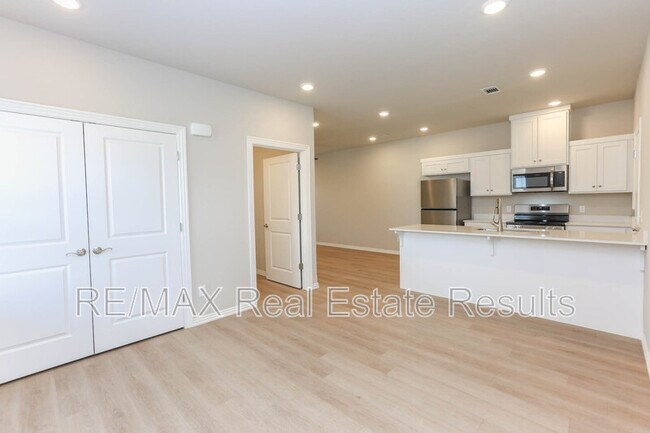 Photo - 1508 SW Poigai Wy Unit #2