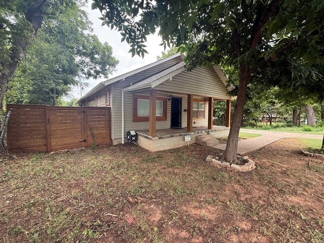 Photo - 1437 NE 33rd St