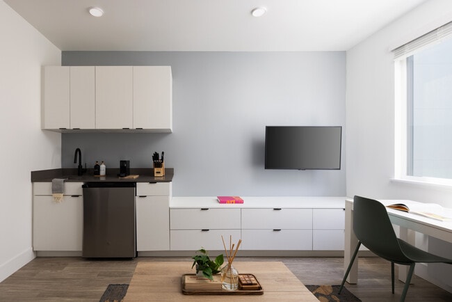 Photo - ArtHaus Brush