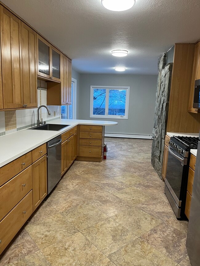 Dining Room - 2210 Roosevelt Dr Unit 1