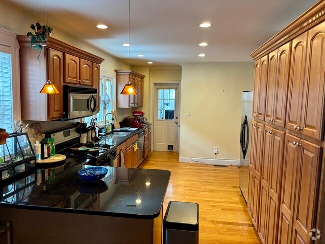 Building Photo - 36 Amsden St Unit 36T Rental