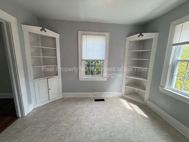 Photo - 801 Knollwood St