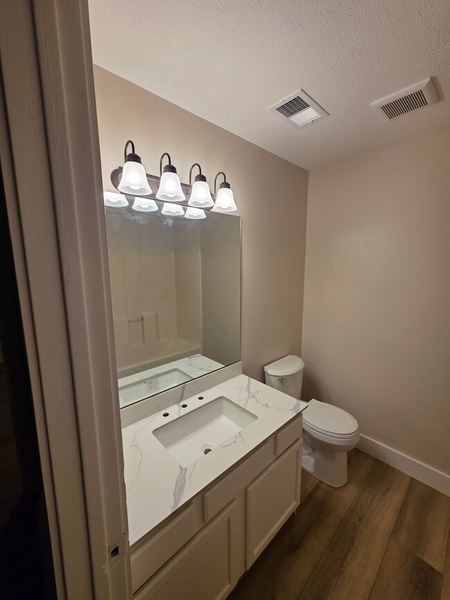Photo - 209 Maryrose Dr