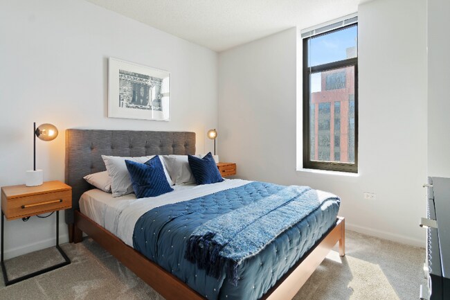 Photo - 350 N Desplaines St