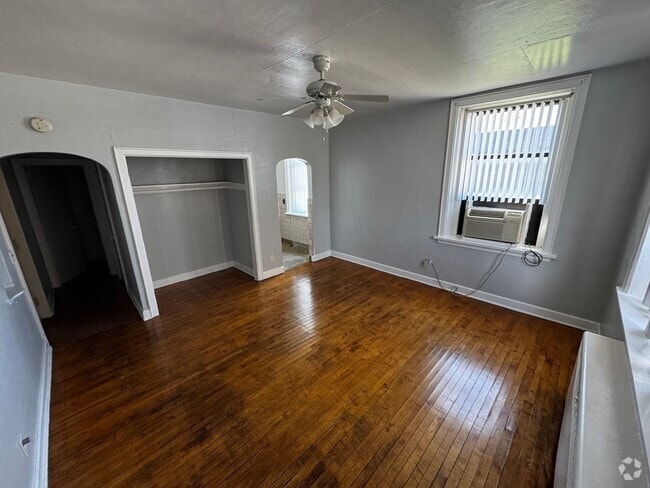 Building Photo - Large one room efficiency with large kitchen Unit Apart #1 Rental