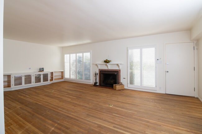 Photo - 306 Mockingbird Ln